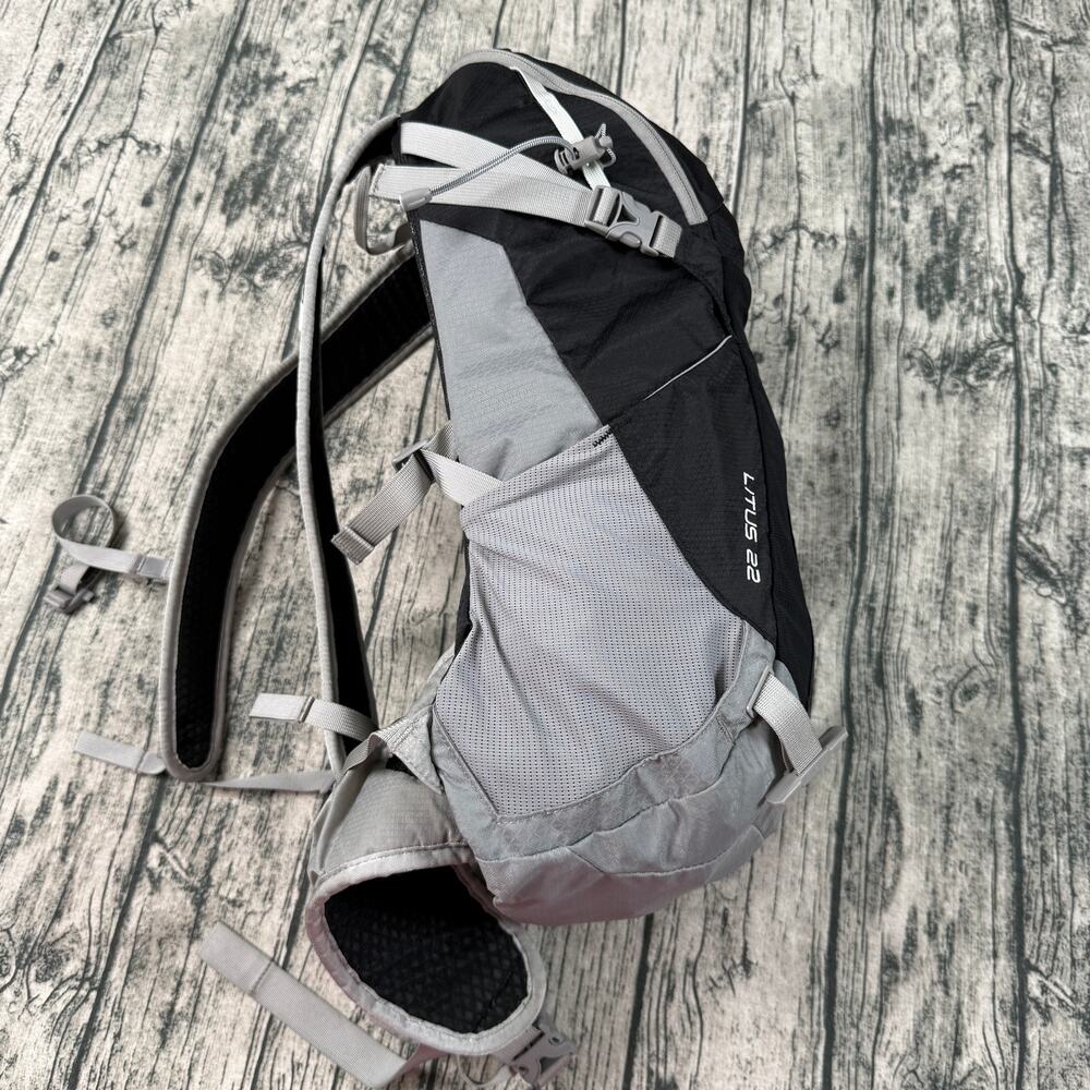 The North Face Litus 22 Backpack Black Gray Hiking Daypack Nylon L/XL - Picture 5 of 15